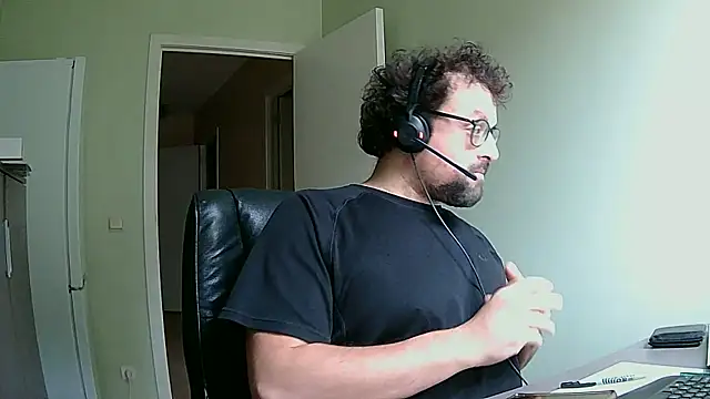 Snapshot of littlehairyman chatting on 3, 10, 2025 littlehairyman online show from 3, 10, 2025