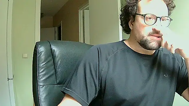 Snapshot of littlehairyman chatting on 31, 10, 2025 littlehairyman online show from 31, 10, 2025