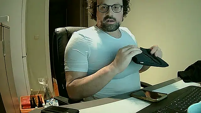 Snapshot of littlehairyman chatting on 9, 1, 2026 littlehairyman online show from 9, 1, 2026