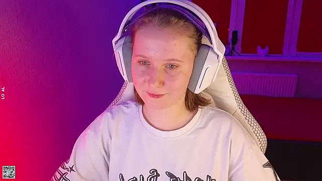 Snapshot of mon_lola chatting on 22, 10, 2025 mon lola online show from 22, 10, 2025