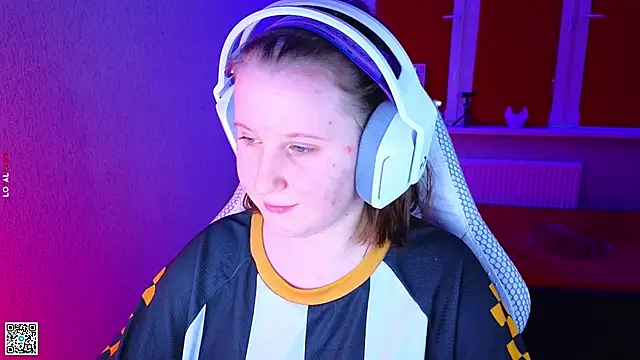 Snapshot of mon_lola chatting on 21, 11, 2025 mon lola online show from 21, 11, 2025