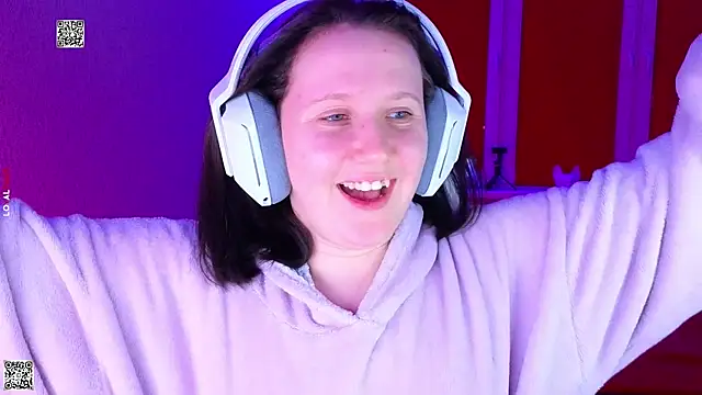 Snapshot of mon_lola chatting on 13, 12, 2025 mon lola online show from 13, 12, 2025