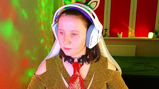 Snapshot of mon_lola chatting on 15, 12, 2025 mon lola online show from 15, 12, 2025