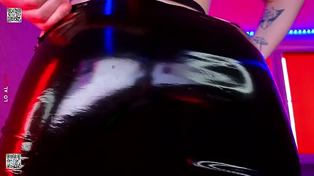 mon lola online show from 8, 4, 2026