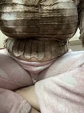 Red-Magic-25 online show from 15, 2, 2025