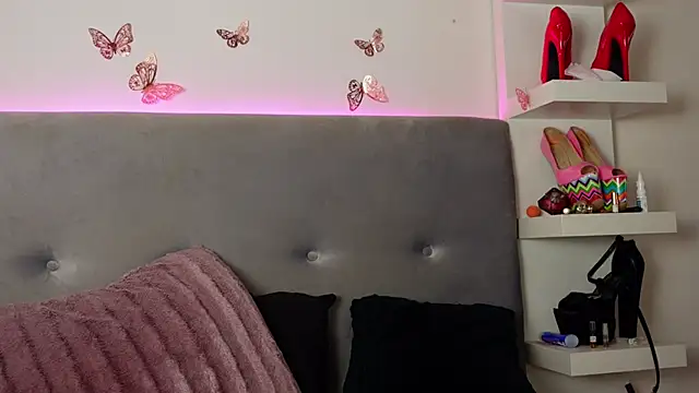 Snapshot of TanyaKros chatting on 6, 11, 2025 TanyaKros online show from 6, 11, 2025