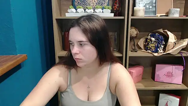 mini girly online show from 5, 10, 2025