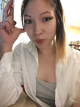 Snapshot of LoveFoxyQueen chatting on 22, 5, 2026 LoveFoxyQueen online show from 22, 5, 2026