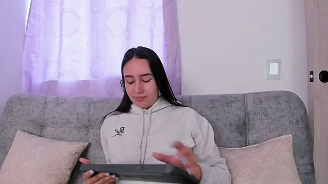 Snapshot of Jullya_x chatting on 24, 11, 2025 Jullya x online show from 24, 11, 2025