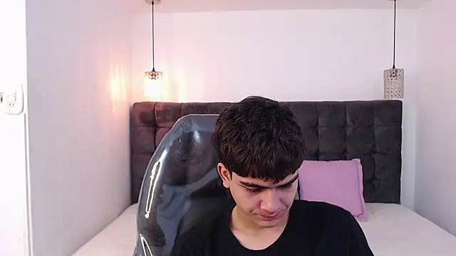 Tommy18   online show from 10, 1, 2025