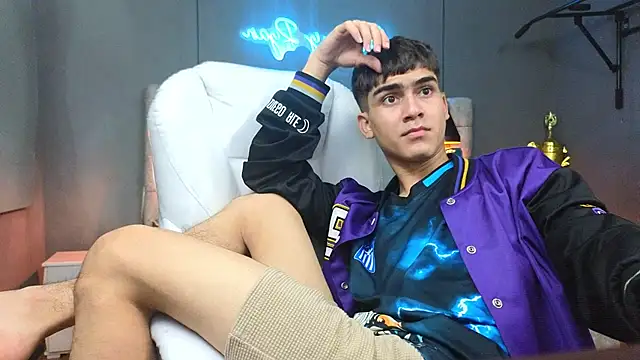 Tommy18   online show from 14, 2, 2025