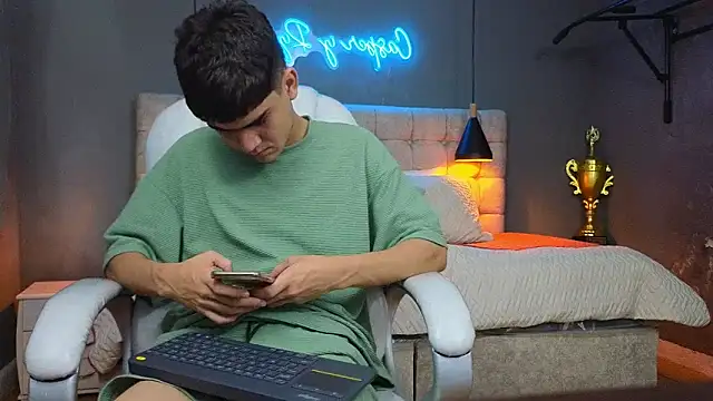 Tommy18   online show from 19, 2, 2025