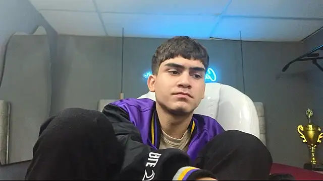 Tommy18   online show from 27, 2, 2025