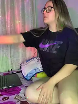 Snapshot of LunaShine_ chatting on 13, 2, 2025 LunaShine online show from 13, 2, 2025