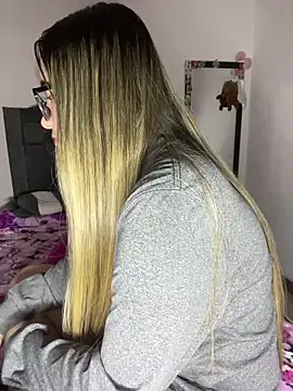 Snapshot of LunaShine_ chatting on 23, 9, 2025 LunaShine online show from 23, 9, 2025