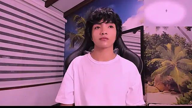 AllanYong18 online show from 19, 2, 2025