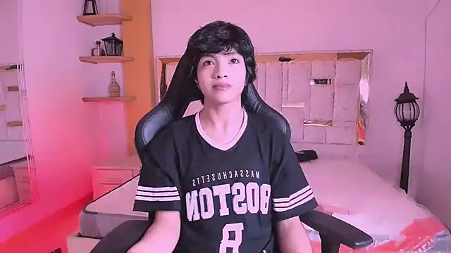 AllanYong18 online show from 1, 3, 2025