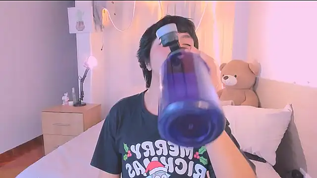 AllanYong18 online show from 28, 9, 2025