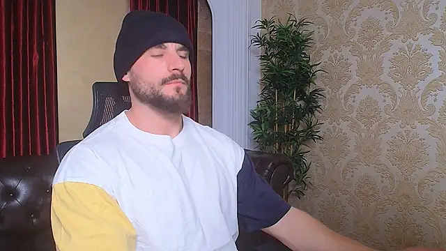 Snapshot of AdamJamesonn chatting on 11, 3, 2025 AdamJamesonn online show from 11, 3, 2025