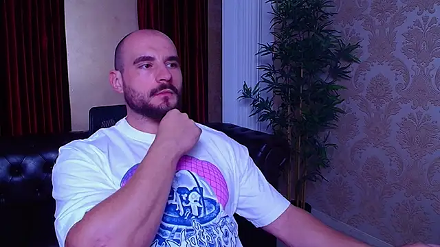 Snapshot of AdamJamesonn chatting on 13, 9, 2025 AdamJamesonn online show from 13, 9, 2025