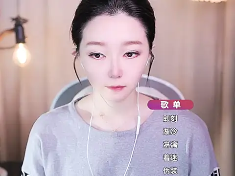 Snapshot of Zoe-99 chatting on 8, 10, 2025 Zoe-99 online show from 8, 10, 2025