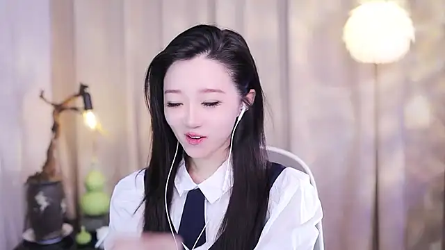 Snapshot of Zoe-99 chatting on 4, 11, 2025 Zoe-99 online show from 4, 11, 2025