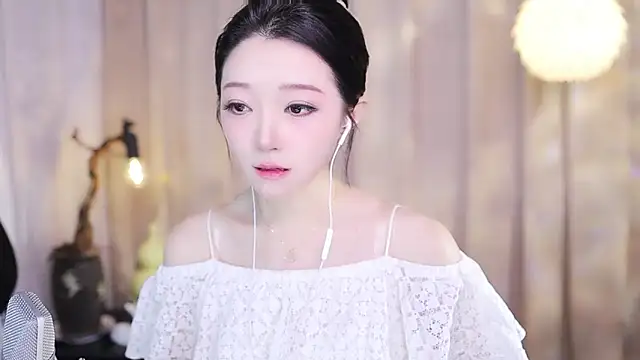 Snapshot of Zoe-99 chatting on 19, 12, 2025 Zoe-99 online show from 19, 12, 2025