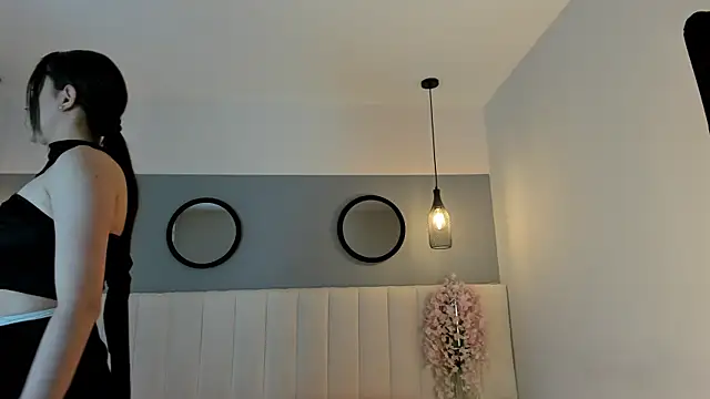 chelsea bolton  online show from 14, 4, 2026