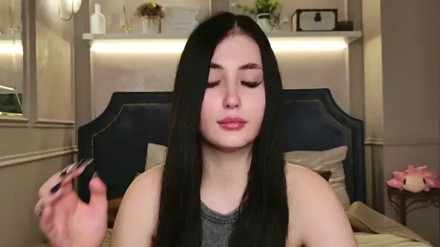 EmmaLawrens online show from 18, 9, 2025