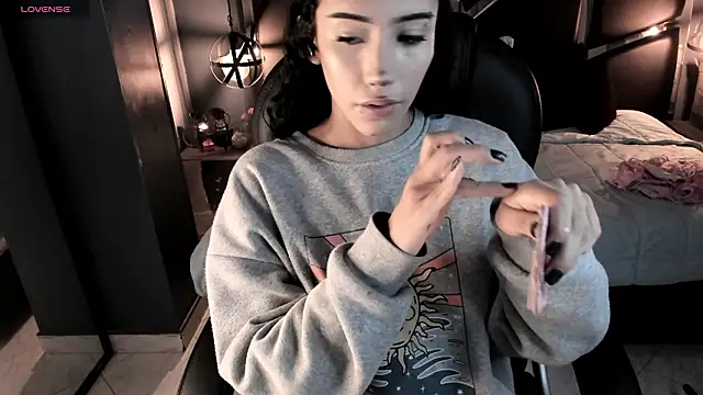 vaiolethsan   online show from 11, 2, 2026