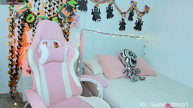 Snapshot of sweet_dania_ chatting on 29, 10, 2025 sweet dania online show from 29, 10, 2025