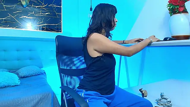 Snapshot of gabriela_cortez chatting on 19, 11, 2025 gabriela cortez online show from 19, 11, 2025