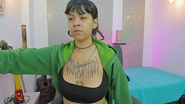 Snapshot of gabriela_cortez chatting on 4, 12, 2025 gabriela cortez online show from 4, 12, 2025