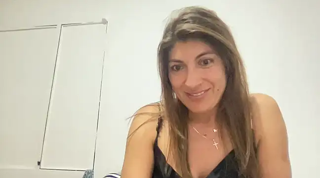 Snapshot of LunaBeya chatting on 23, 2, 2025 LunaBeya online show from 23, 2, 2025
