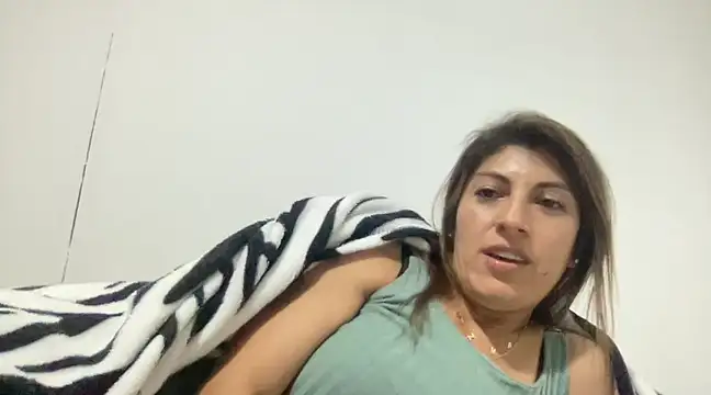 Snapshot of LunaBeya chatting on 7, 3, 2025 LunaBeya online show from 7, 3, 2025