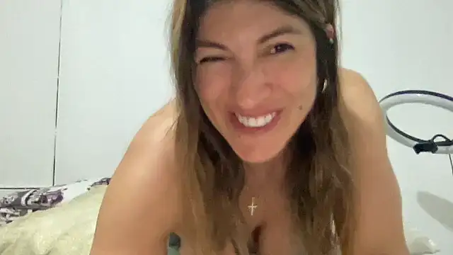 Snapshot of LunaBeya chatting on 18, 9, 2025 LunaBeya online show from 18, 9, 2025