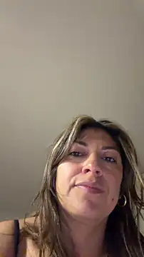 LunaBeya online show from 6, 4, 2026