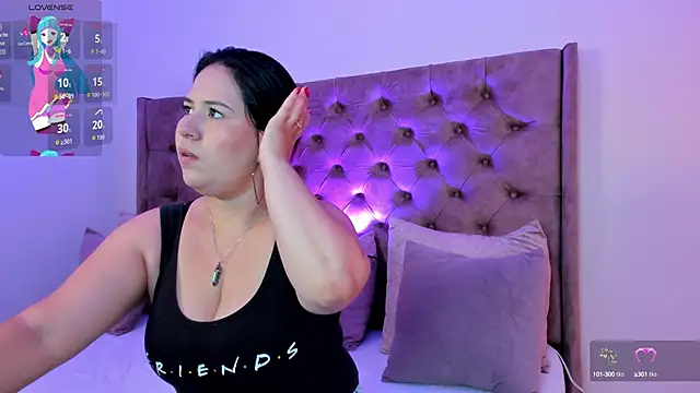 Snapshot of zoes_milee chatting on 15, 10, 2025 zoes milee online show from 15, 10, 2025