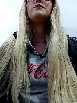 Snapshot of SussanHottye1_ chatting on 19, 1, 2025 SussanHottye1 online show from 19, 1, 2025