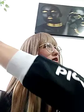 Snapshot of SussanHottye1_ chatting on 23, 1, 2025 SussanHottye1 online show from 23, 1, 2025