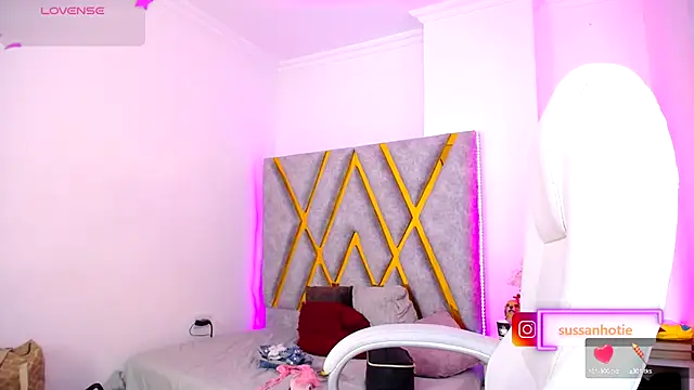 Snapshot of SussanHottye1_ chatting on 4, 10, 2025 SussanHottye1 online show from 4, 10, 2025