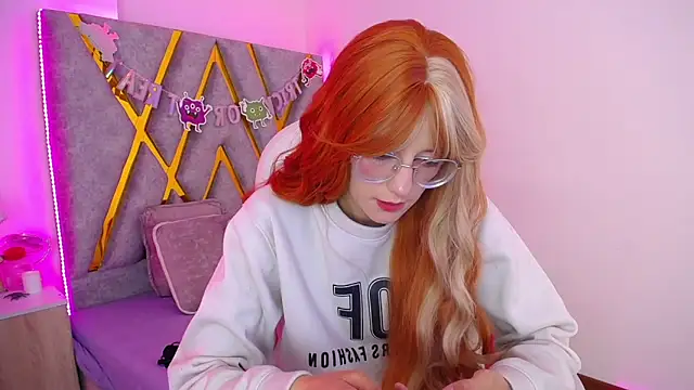 Snapshot of SussanHottye1_ chatting on 23, 11, 2025 SussanHottye1 online show from 23, 11, 2025