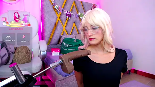 Snapshot of SussanHottye1_ chatting on 30, 11, 2025 SussanHottye1 online show from 30, 11, 2025