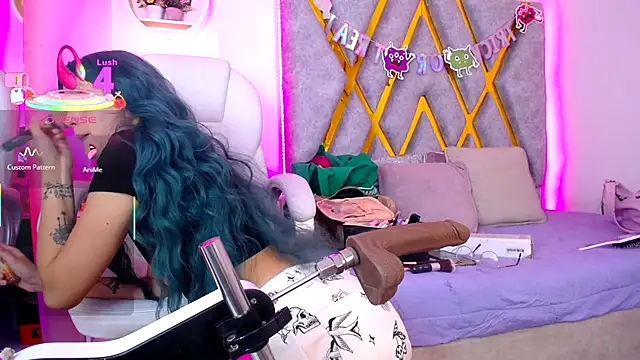 Snapshot of SussanHottye1_ chatting on 5, 12, 2025 SussanHottye1 online show from 5, 12, 2025