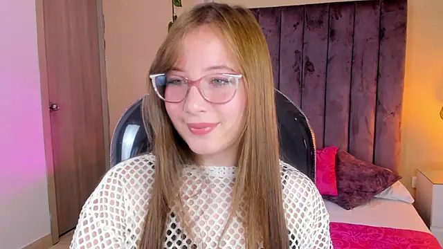 Dahlia Rousse online show from 28, 10, 2025