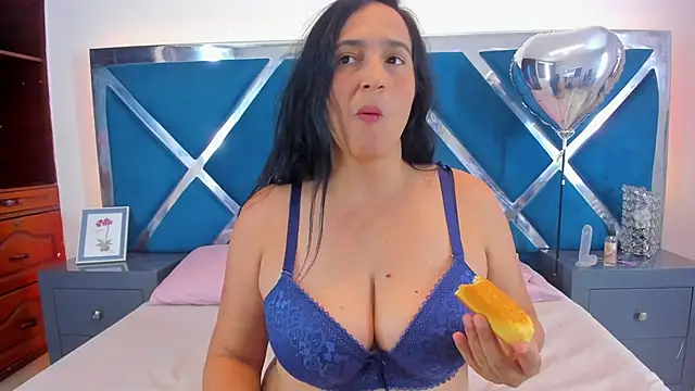 LucineArias online show from 6, 3, 2025