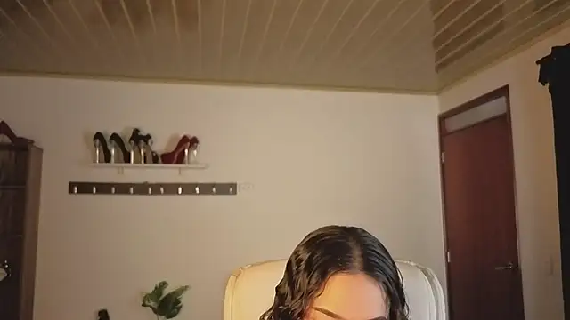 Renaxi Smith online show from 3, 12, 2025