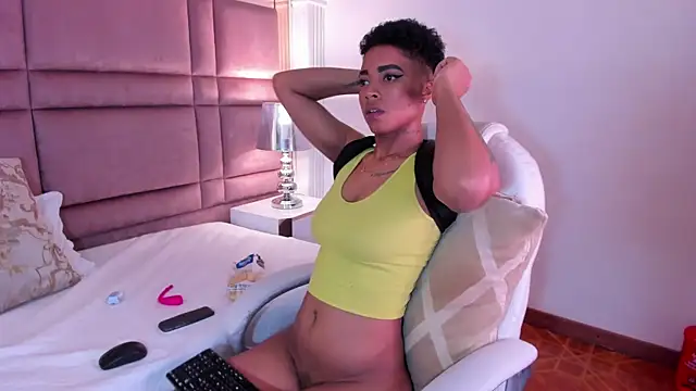 LuciaWallace online show from 14, 3, 2025