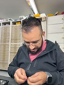 Snapshot of leonardohot1987 chatting on 18, 11, 2025 leonardohot1987 online show from 18, 11, 2025