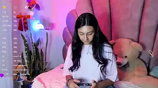 Snapshot of sweetfoxy_17 chatting on 2, 2, 2025 sweetfoxy 17 online show from 2, 2, 2025